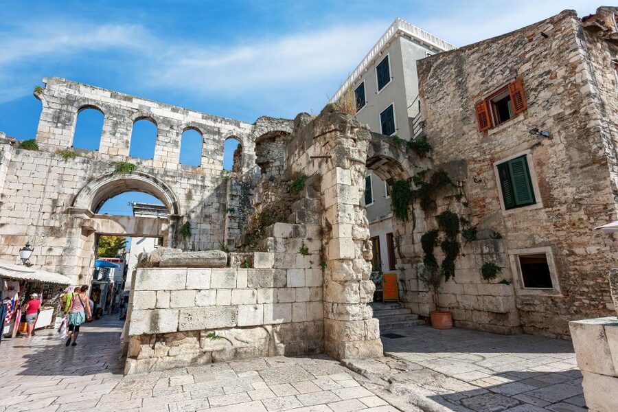 From Dubrovnik: Split Day Trip and City Tour with Transfers - Dubrovnik to Split by Coach: Coast Views With Real Structure