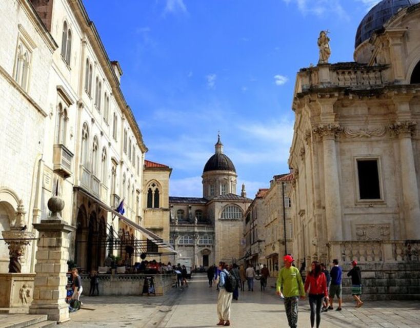 Group tour: Dubrovnik Walking Tour (1h duration, 9:30am, 6pm - Franciscan Monastery: learning to read a landmark up close