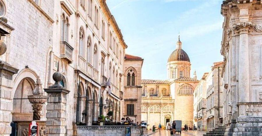 Group tour: Dubrovnik Walking Tour (1h duration, 9:30am, 6pm - Rector’s Palace: a highlight that helps you spot power in stone