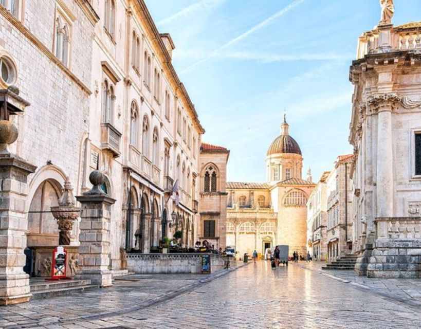 Group tour: Dubrovnik Walking Tour (1h duration, 9:30am, 6pm - Meeting at Pile Square, next to the Amerling fountain