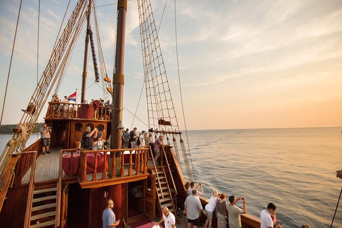 Karaka - The Best Dubrovnik Sunset Cruise (adults only) - Seating, space, Wi-Fi, and why the ship feels comfortable