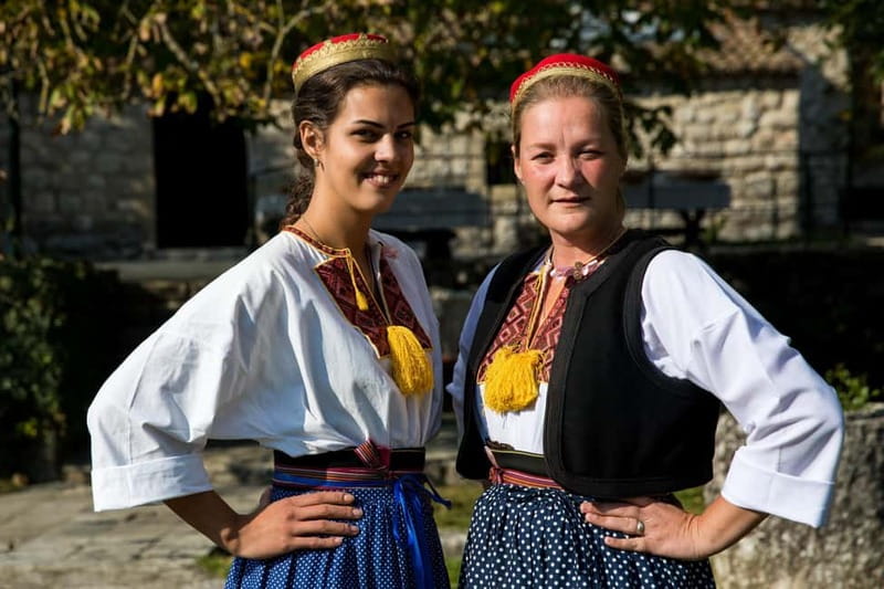 Konavle Valley: Tour with Wine Tasting from Dubrovnik - The train ride through vineyards: a short segment with big payoff