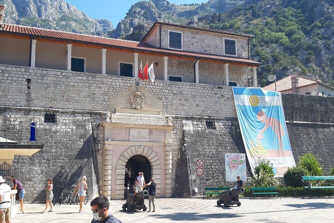 Laizy Wednesdays Tour to Montenegro - Getting moving at 6:45 am, and why it matters