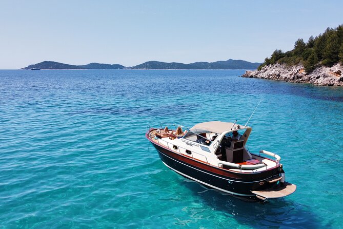 Luxury Elaphite Islands half day Cruise with lunch Apreamare - Onboard comfort and activity time: snorkeling gear, SUP, and room to breathe