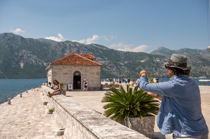 Montenegro: Bay of Kotor Day Trip from Dubrovnik English -Español - Guides, Language, and Sound: Why This Trip Can Feel Great or Frustrating