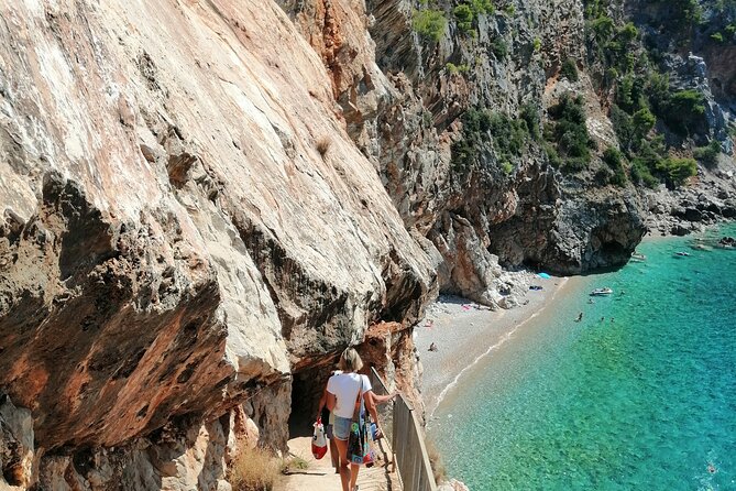 Picnic on Croatian Secret Beach - The descent: 500 meters of stairs carved into rock