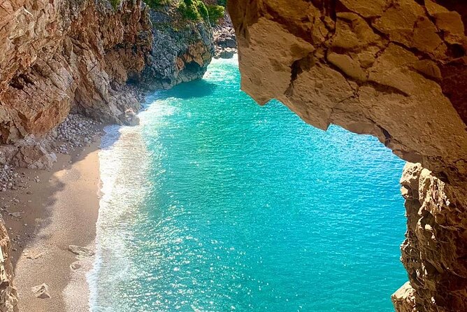 Picnic on Croatian Secret Beach - The ride out of Dubrovnik with real context