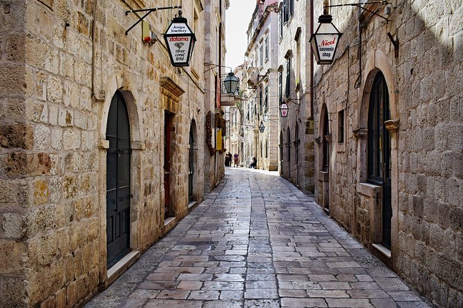 Private 2 hours Walking Tour Games of Thrones in Dubrovnik - Sponza Palace: Short Stop, Big Visual Impact