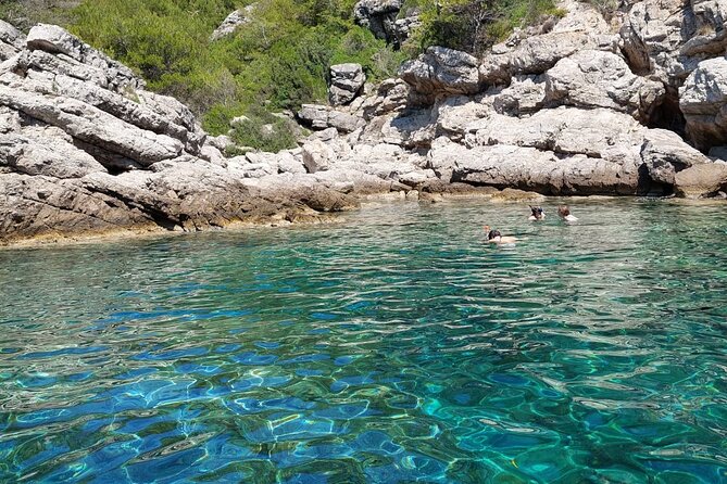 Private boat tour- explore the islands, find hidden caves and try snorkelling - Snorkelling equipment and how to get the most from cave swims