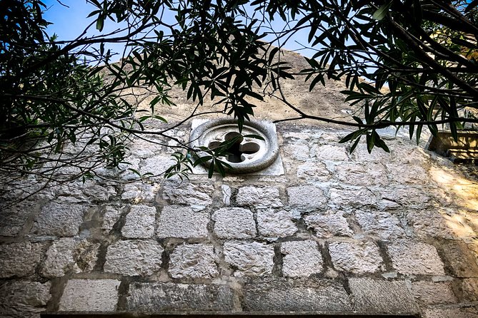 Private Lopud Walking Tour - St. Hieronymus chapel: wealth you can spot in stone