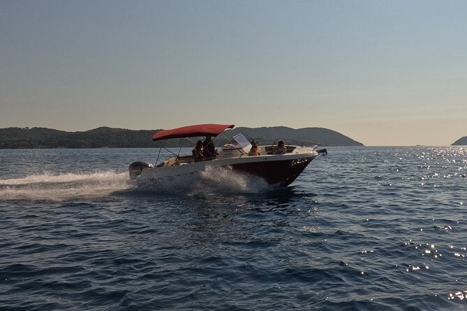 Private luxury speedboat tour-Islands, caves, beaches, snorkeling - On Board Comfort: Drinks, Snorkeling Gear, and Your Own Music