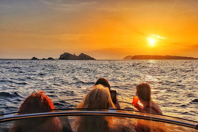 Private romantic Sunset tour - A 7:00 pm private sunset cruise built for romance