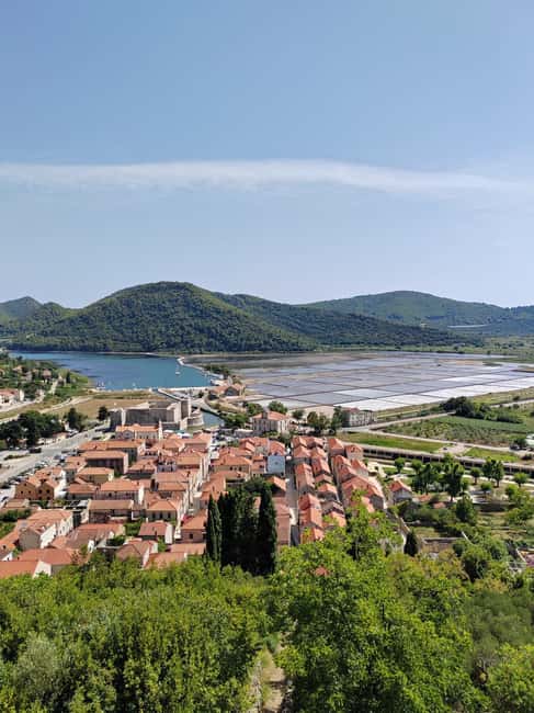 Ston private walking tour with the walls and saltworks visit - The climb to the sea: central fortress and the 14th-century walls
