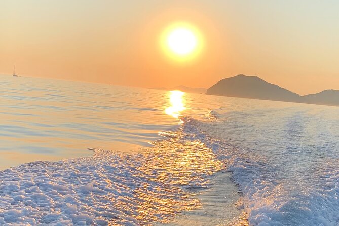 Sunset Tour–A Sunset That Isn’t Stuck in Front of the Old Town - Private Cruise for Up to Four: Intimate, Not Chaotic