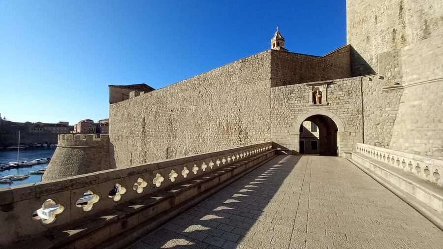 Sunset Wall Walk: 75-Minute Guided Tour & Free Exploration - Why the Northern Guided Half and Southern Free Walk Works