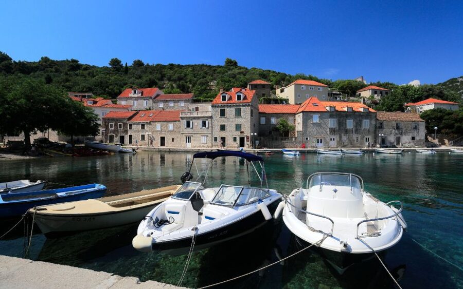 Three Island Boat Tour With Lunch - Weather and comfort: what to expect when the sky changes