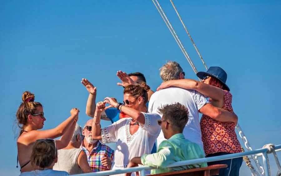 Three Island Boat Tour With Lunch - The cruise segment: 45 minutes to get your bearings