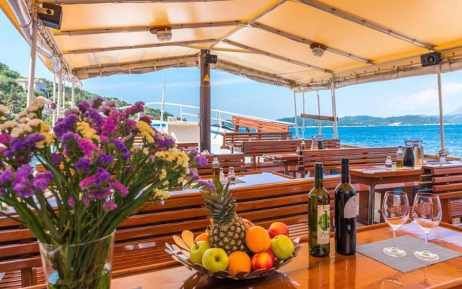 Three Island Boat Tour With Lunch - Lunch and drinks: the part that makes this day-trip feel easy