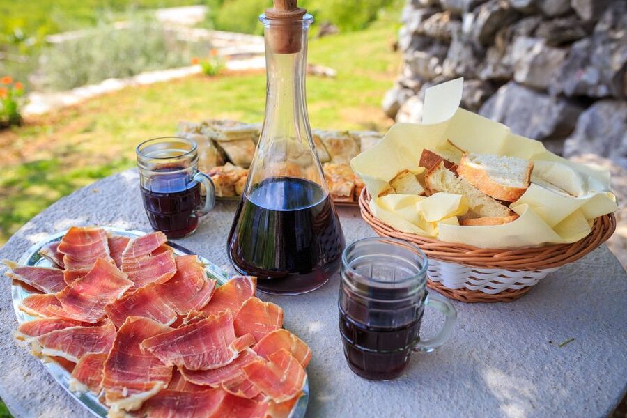 Traditional Dalmatian Cooking Class from Dubrovnik - The Feast: How the 4-Course Meal and Drinks Are Served