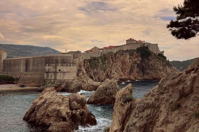 Walking Tour of Dubrovnik Old Town- Morning or Afternoon - Stop 1: Little Onofrio Fountain for a Calm Start