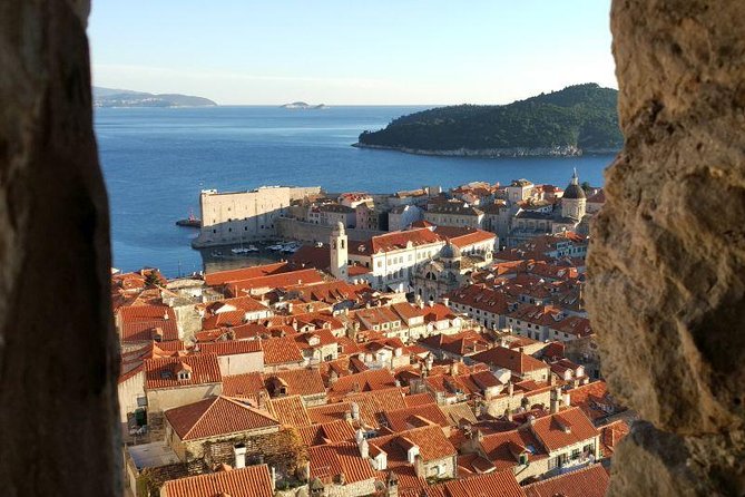 Walls Of Dubrovnik: Small-Group Walking Tour With A Local - Walking Dubrovnik’s walls top to around: the main experience in Stop 1